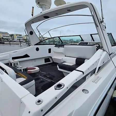 Barco Gold Prestige Marina Parque Nacoes Båthotell Lisboa