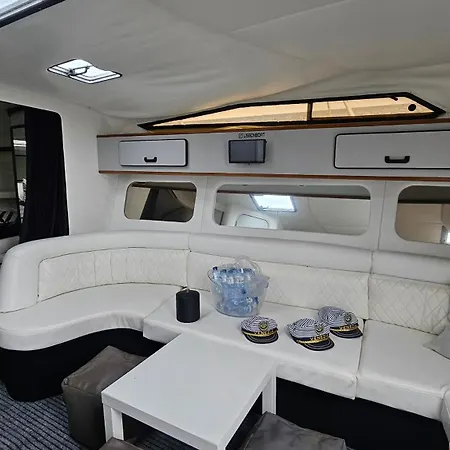 Barco Gold Prestige Marina Parque Nacoes Tekne Lisboa