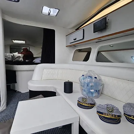 Botel Barco Gold Prestige Marina Parque Nacoes *