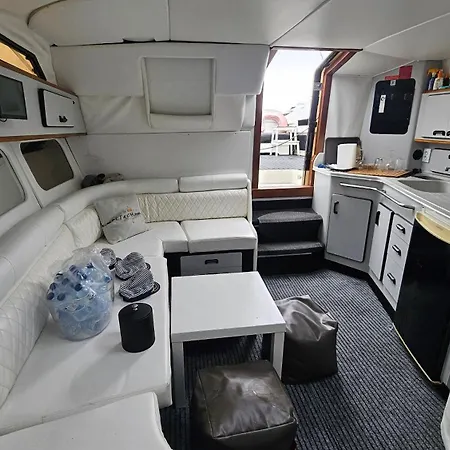 Barco Gold Prestige Marina Parque Nacoes * 리스본