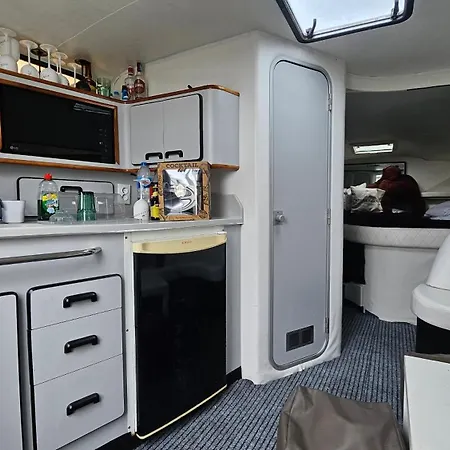 Barco Gold Prestige Marina Parque Nacoes * 리스본